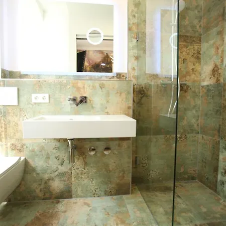 Отель Weisses Ross Designhotel *