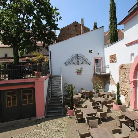 Weisses Ross Designhotel Отель