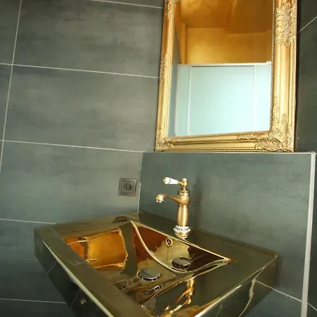 Отель Weisses Ross Designhotel *