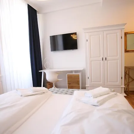 Weisses Ross Designhotel Отель *