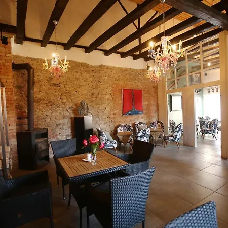 Weisses Ross Designhotel Отель