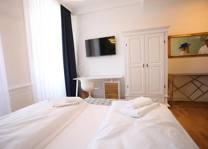 Weisses Ross Designhotel Hotel *